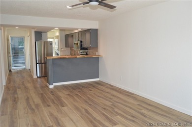 Rarely available walk-in Lake Forest condo! This 2 bedroom end - photo 6