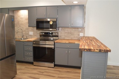 Rarely available walk-in Lake Forest condo! This 2 bedroom end - photo 7