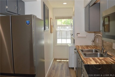 Rarely available walk-in Lake Forest condo! This 2 bedroom end - photo 8
