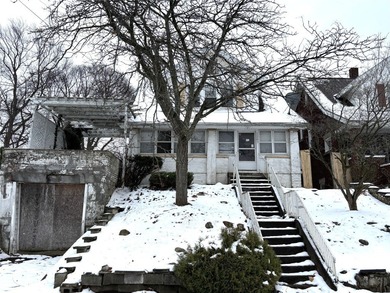 Lake Erie Home For Sale in Erie Pennsylvania