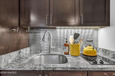 Breathtaking Water Front condo located in the heart of Downtown