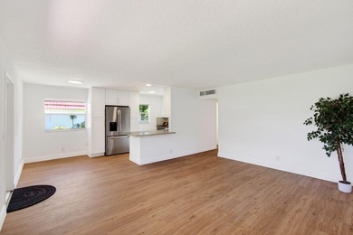 JUST RENOVATED & MOVE-IN READY VILLA, BREATHTAKING GOLF COURSE - photo 11