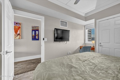 Breathtaking Water Front condo located in the heart of Downtown