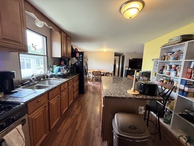 Welcome to this spacious 3 bedroom, 2 bath home in the desirable - photo 3