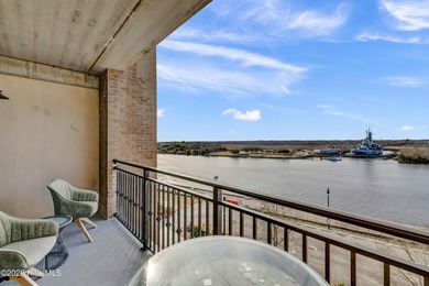 Breathtaking Water Front condo located in the heart of Downtown