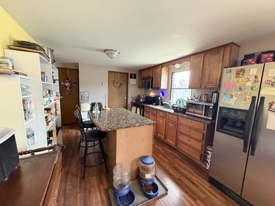 Welcome to this spacious 3 bedroom, 2 bath home in the desirable - photo 4