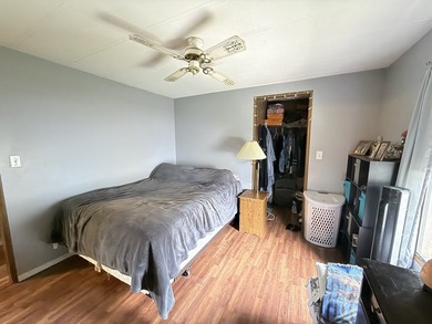 Welcome to this spacious 3 bedroom, 2 bath home in the desirable - photo 6
