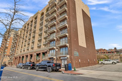 Breathtaking Water Front condo located in the heart of Downtown