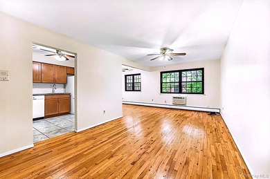 The most desirable Oakland gardens area in bayside, 3-story - photo 3