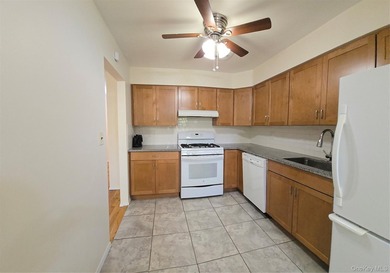 The most desirable Oakland gardens area in bayside, 3-story - photo 6