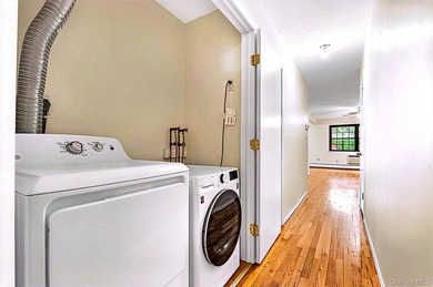 The most desirable Oakland gardens area in bayside, 3-story - photo 8