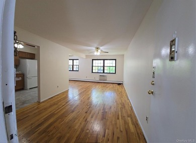 The most desirable Oakland gardens area in bayside, 3-story - photo 9