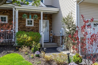 Welcome to this truly move-in ready 3-bedroom 2.5 bath Townhouse - photo 4