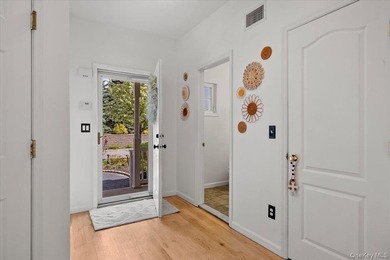 Welcome to this truly move-in ready 3-bedroom 2.5 bath Townhouse - photo 6