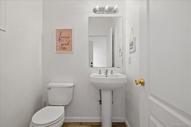 Welcome to this truly move-in ready 3-bedroom 2.5 bath Townhouse - photo 7