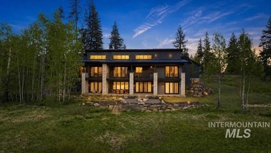 Wake up to a view that will never change. Bordering a protected - photo 2