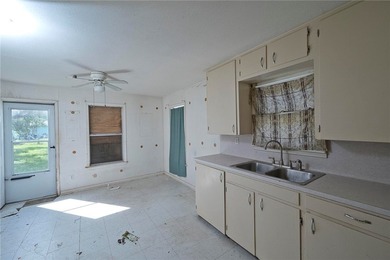 Cash buyers, bring your vision! This 1,238 sq. ft. fixer-upper - photo 11
