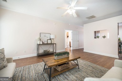Welcome to comfortable, low maintenance living in Houston - photo 12