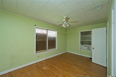 Cash buyers, bring your vision! This 1,238 sq. ft. fixer-upper - photo 14