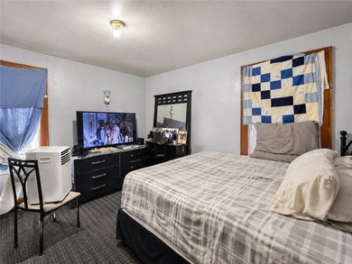 Calling all investors and owner-occupants! Don't miss this - photo 17