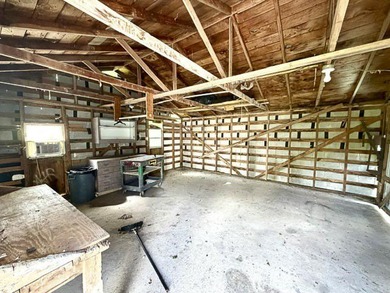 Cash buyers, bring your vision! This 1,238 sq. ft. fixer-upper - photo 18
