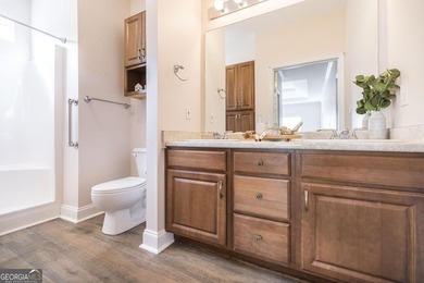 Welcome to comfortable, low maintenance living in Houston - photo 18