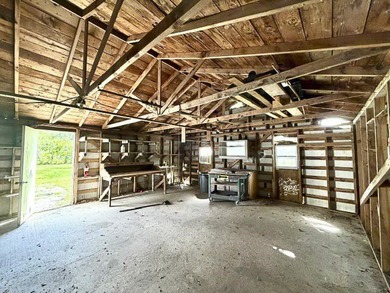 Cash buyers, bring your vision! This 1,238 sq. ft. fixer-upper - photo 19