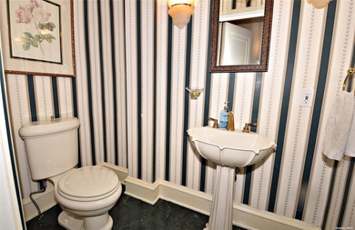 Beautifully Located on one of the most prestigious block in the - photo 18