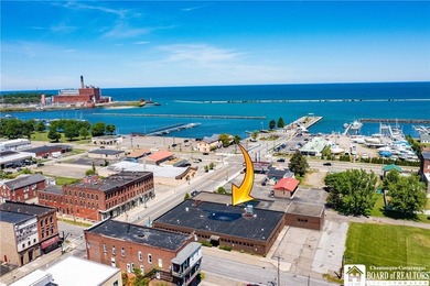 Large well maintained brick building with ample parking situated - photo 1