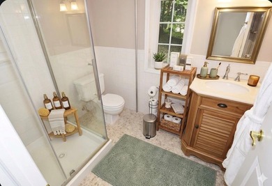 Beautifully Located on one of the most prestigious block in the - photo 25