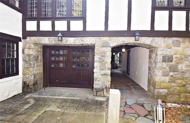 Beautifully Located on one of the most prestigious block in the - photo 35
