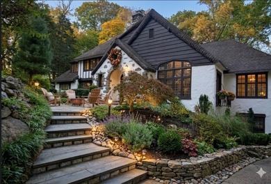 Beautifully Located on one of the most prestigious block in the - photo 41