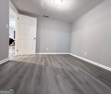Welcome home to this spacious, move-in ready 4-bedroom, 2.5-bath - photo 5