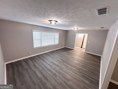Welcome home to this spacious, move-in ready 4-bedroom, 2.5-bath - photo 6