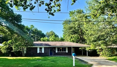 This lovely home offers 3 bedrooms and 2 baths, with a welcoming - photo 1