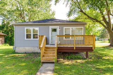 Lake Home Sale Pending in Mchenry, Illinois