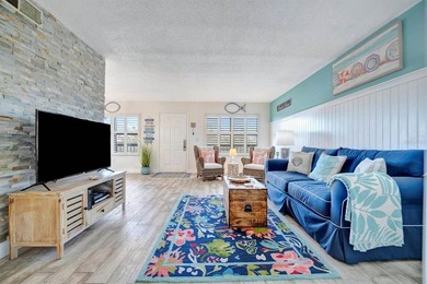 This beautifully renovated, turn-key furnished condo is a hidden - photo 7
