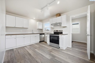 Columbia River - Klickitat County Home For Sale in Kennewick Washington