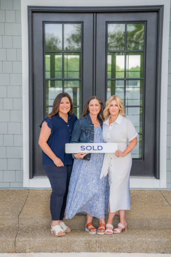 Deb Paton-Showley with Coldwell Banker Real Estate <br> Deb Paton-Showley Group in IN advertising on LakeHouse.com