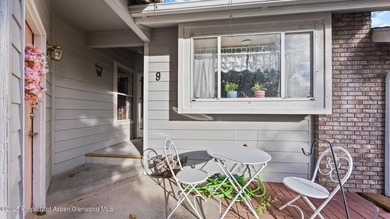This charming 2-bedroom 2 bathroom townhouse in the Mesa Ridge - photo 3