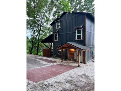 Whether you desire an absolutely charming lake house for - photo 2