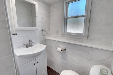 Welcome to this beautifully maintained 3-bedroom, 2-bath - photo 12