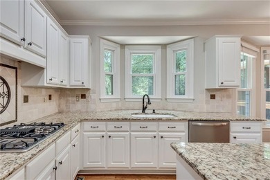 Welcome home to this beautifully maintained and newly painted - photo 17
