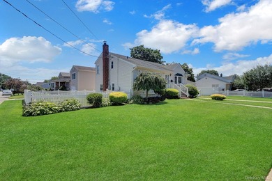 Welcome to this beautifully maintained 3-bedroom, 2-bath - photo 25