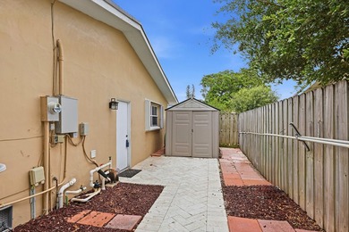 A NEW ROOF welcomes you into this charming pool home in - photo 37