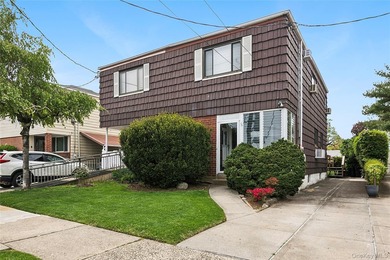 Welcome to this well-maintained semi-attached home, beautifully - photo 1