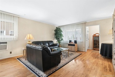 Welcome to this well-maintained semi-attached home, beautifully - photo 4