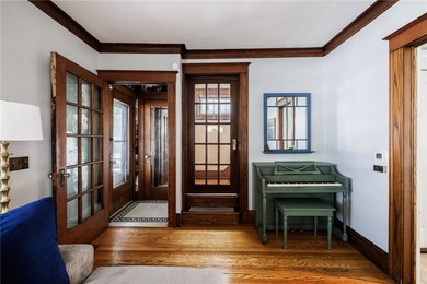 Step back in time without sacrificing modern comfort in this - photo 4