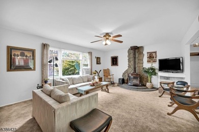 Well-Cared For Home With Flexible Living Space In Oakland, NJ! - photo 3