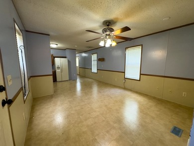 Looking for room to breathe? This 2006 Cavalier single-wide sits - photo 6